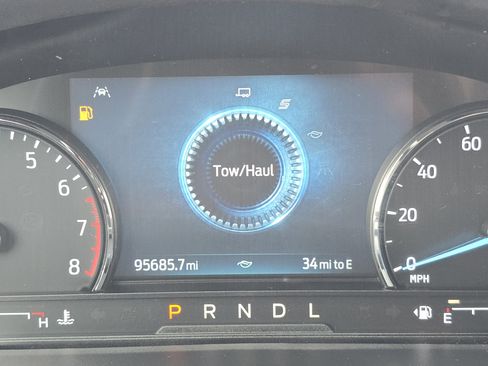 Used 2022 Ford Explorer XLT w/ Equipment Group 202A AWD/4WD image 8