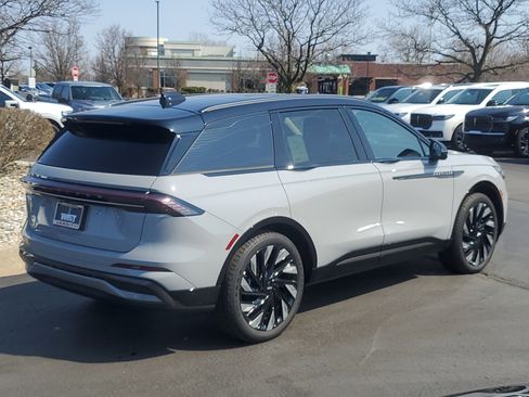 New 2026 Lincoln Nautilus Reserve image 4