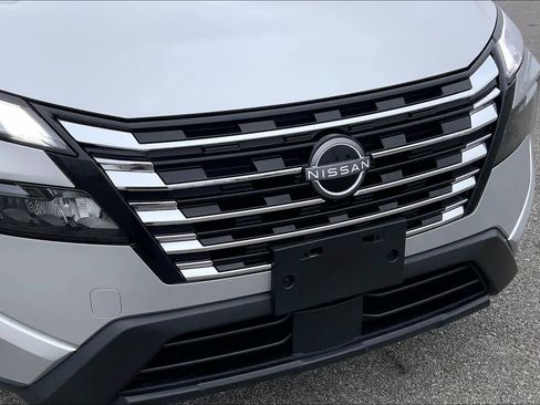 Used 2024 Nissan Rogue SV image 30