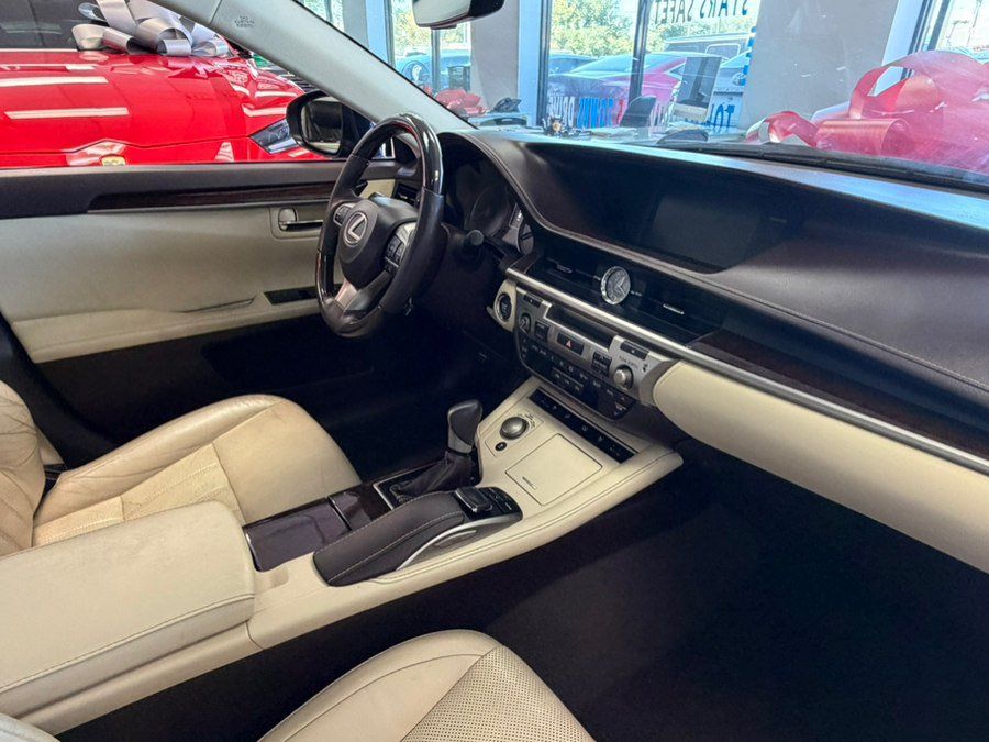 Used 2016 Lexus ES 350 w/ Luxury Package w/Wood Trim FWD image 57