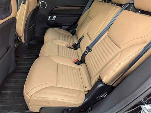 New 2025 Land Rover Discovery Dynamic SE image 15