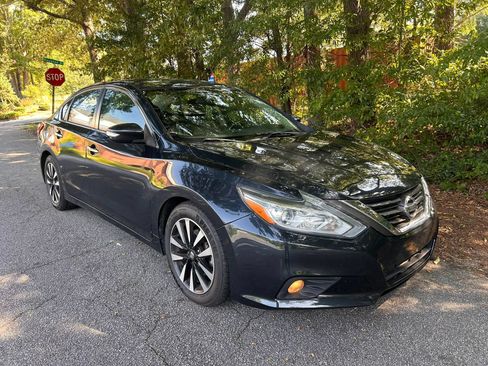 Used 2018 Nissan Altima 2.5 SL FWD image 9