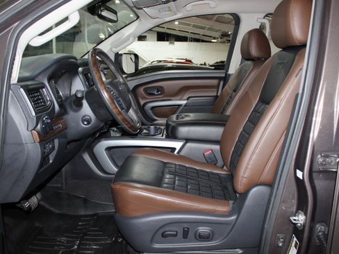Used 2018 Nissan Titan Platinum Reserve w/ Platinum Utility Package image 13