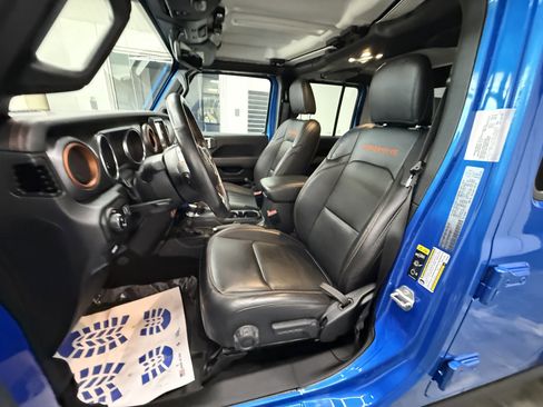 Used 2023 Jeep Gladiator Mojave w/ Dual Top Group image 11