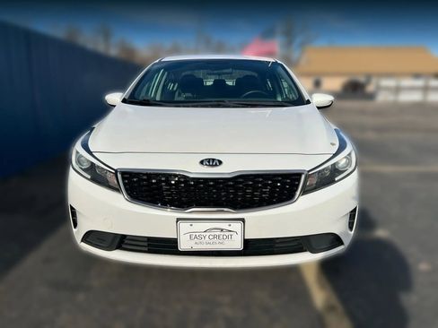 Used 2017 Kia Forte LX w/ LX Popular Package image 2