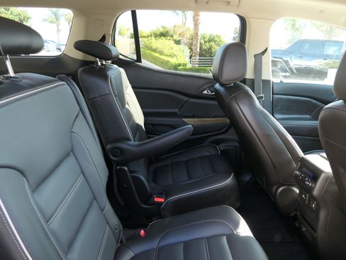 Used 2018 GMC Acadia Denali w/ Technology Package AWD/4WD image 25