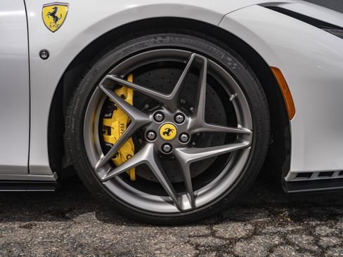 Certified 2021 Ferrari F8 Tributo RWD image 17