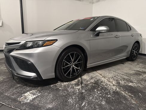 Used 2023 Toyota Camry SE FWD image 6