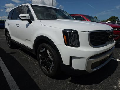 Used 2024 Kia Telluride S w/ S Sunroof Package