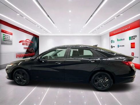 Used 2022 Hyundai Elantra SEL FWD image 4