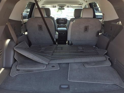 Used 2019 Chevrolet Traverse LT FWD image 7