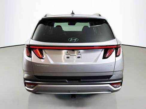 Certified 2025 Hyundai Tucson Limited AWD/4WD image 6