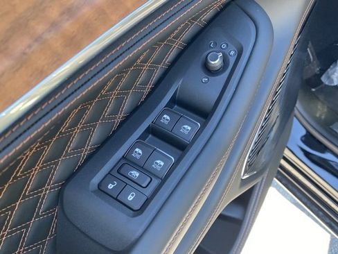 New 2025 Jeep Grand Cherokee Summit image 13