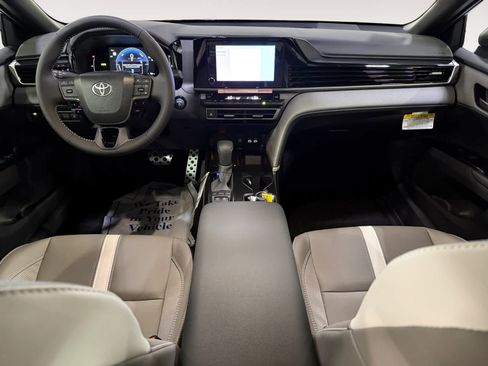 Used 2026 Toyota Camry SE FWD image 16