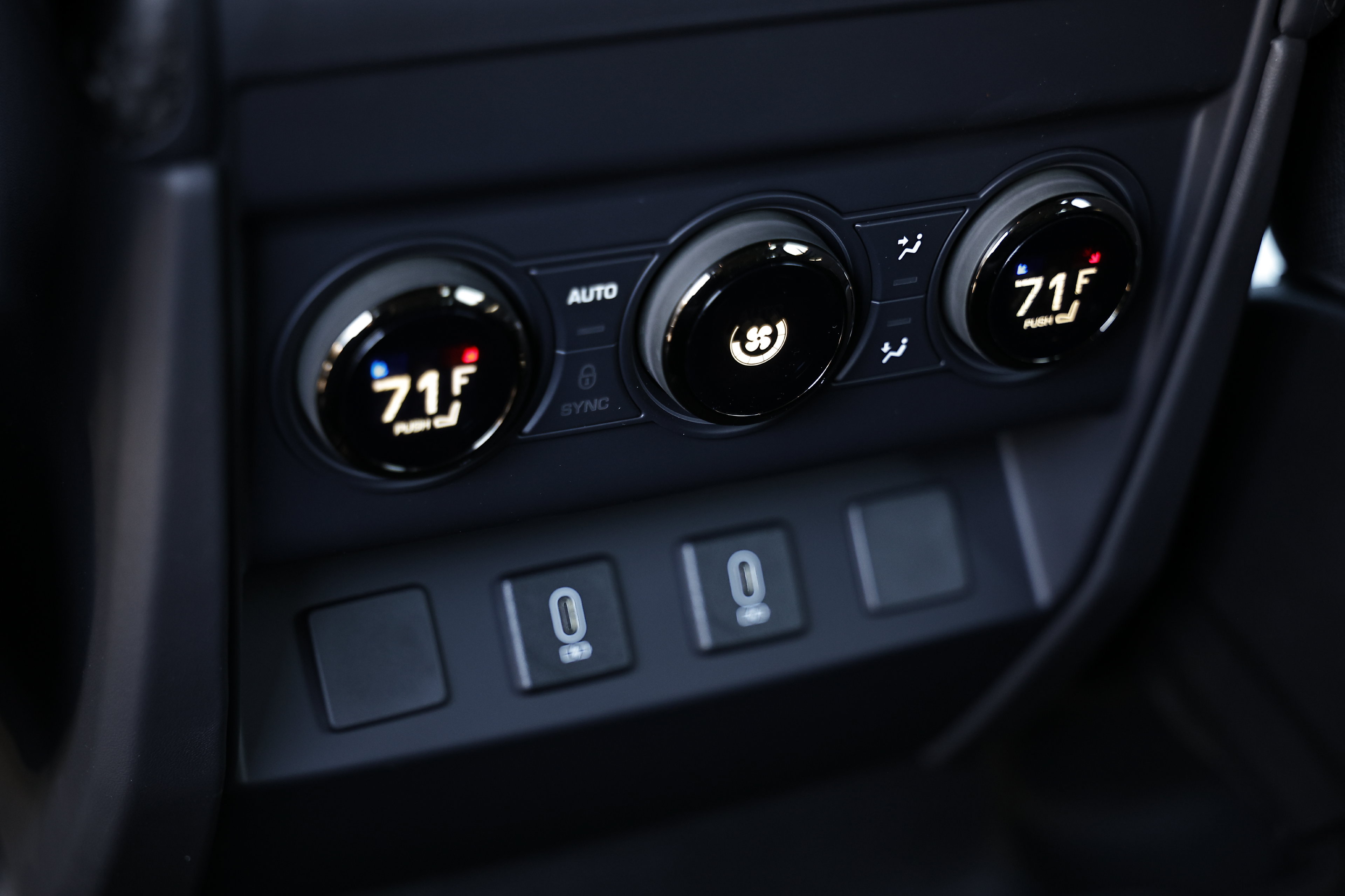 New 2026 Land Rover Defender 110 OCTA AWD/4WD image 34
