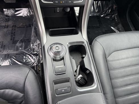 Used 2017 Ford Fusion SE w/ Fusion SE Technology Package FWD image 28