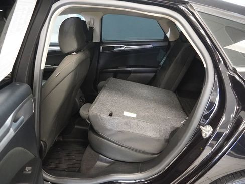 Used 2020 Ford Fusion SE image 23