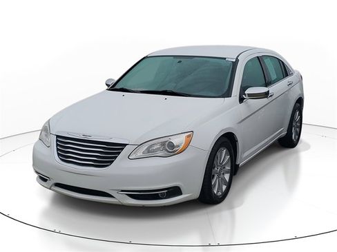 Used 2014 Chrysler 200 Limited image 2