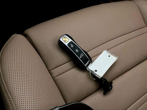 Used 2024 Porsche Cayenne image 14