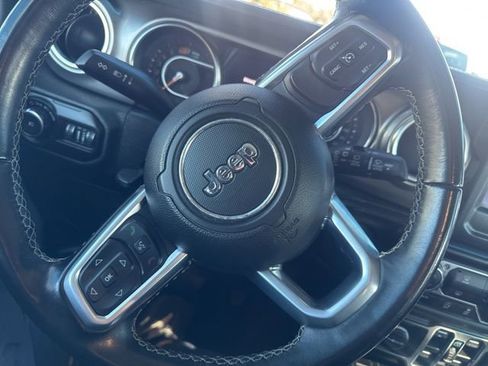 Used 2020 Jeep Wrangler Unlimited Sahara image 20