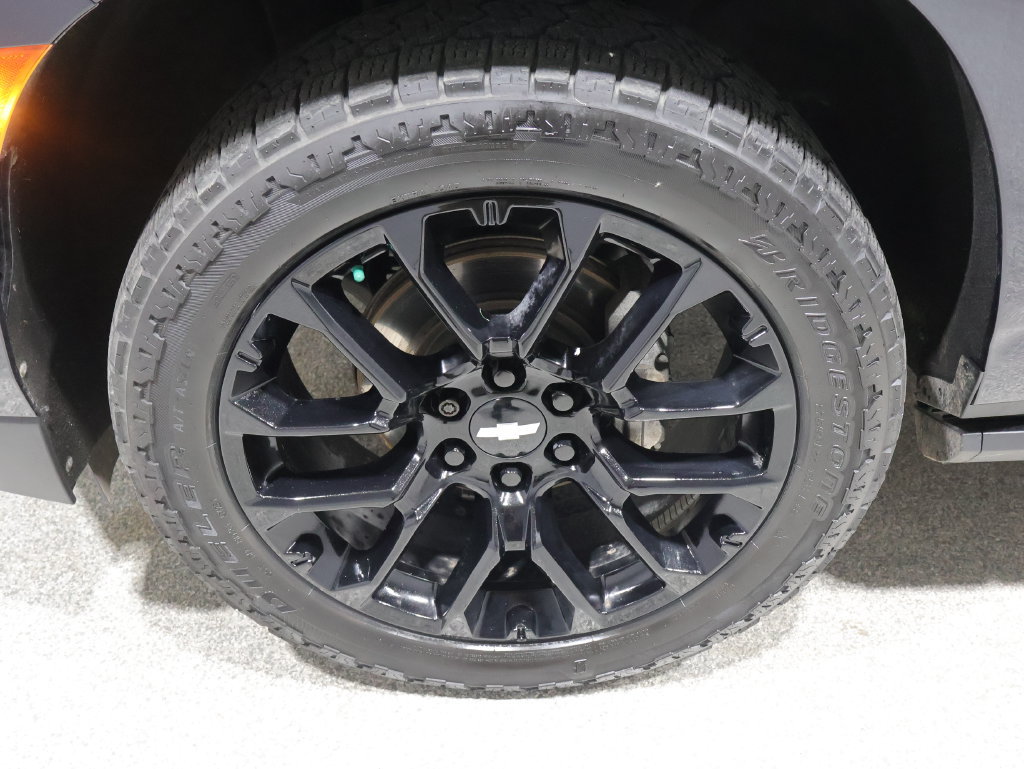 Used 2023 Chevrolet Suburban High Country w/ Advanced Technology Package AWD/4WD image 9
