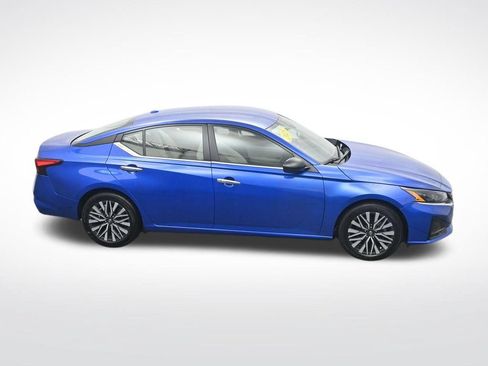 Used 2025 Nissan Altima 2.5 SV FWD image 31