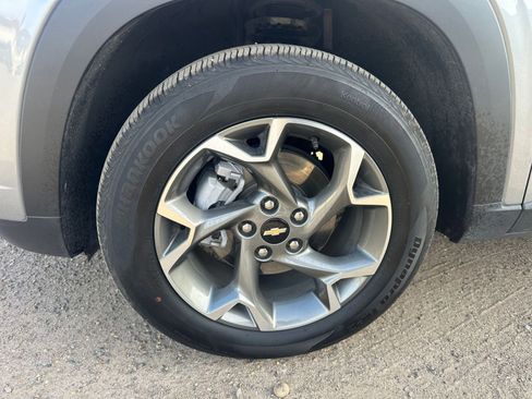 Used 2025 Chevrolet Trax LT image 28