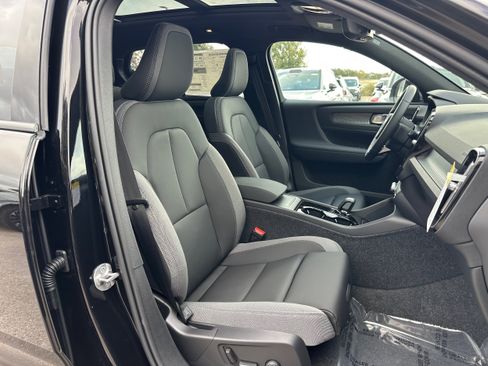 New 2026 Volvo EX40 Plus w/ Climate Package image 8