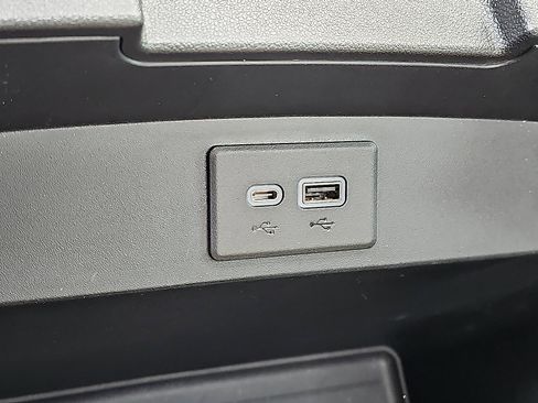 Used 2023 Chevrolet Tahoe Z71 w/ Luxury Package image 28