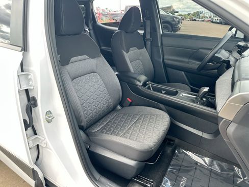 Used 2025 Nissan Kicks SV AWD/4WD image 23