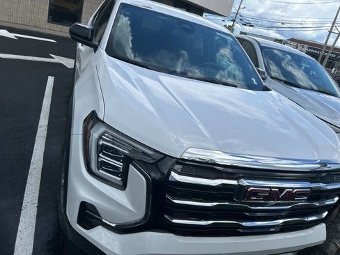 Used 2025 GMC Terrain Elevation AWD/4WD image 2