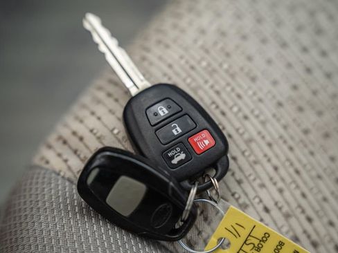 Used 2013 Toyota Camry XLE FWD image 39
