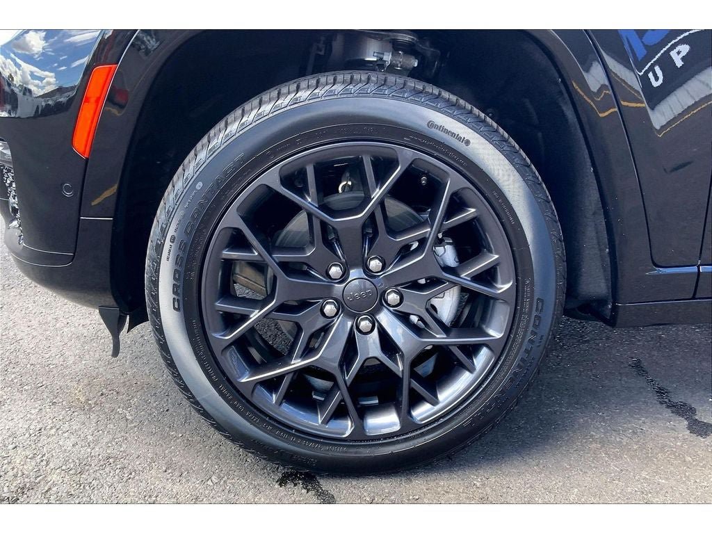 Used 2025 Jeep Grand Cherokee L Summit AWD/4WD image 10