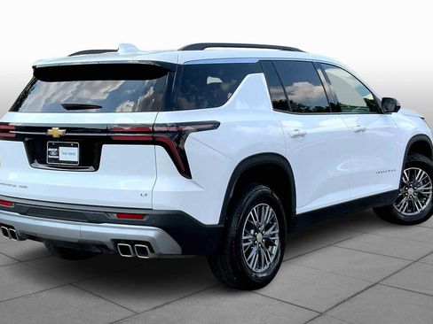 Used 2024 Chevrolet Traverse LT image 23