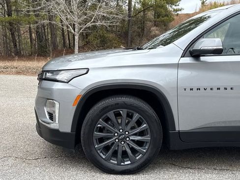 Used 2023 Chevrolet Traverse RS image 19