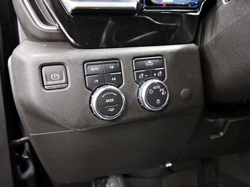 Used 2022 GMC Sierra 1500 SLE w/ X31 Off-Road Package AWD/4WD image 18