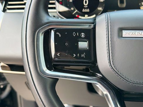 Used 2025 Land Rover Range Rover Sport SE image 38