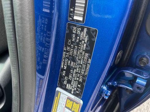 Used 2025 Kia K4 LXS image 28