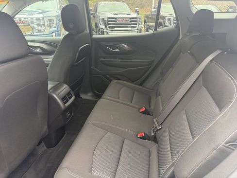 Used 2024 GMC Terrain SLE w/ Driver Convenience Package image 16