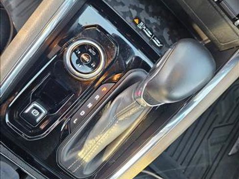 Used 2023 GMC Canyon Denali image 11