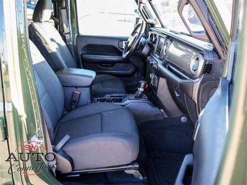 Used 2022 Jeep Wrangler Unlimited Sahara image 16