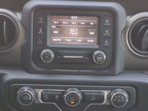 Used 2018 Jeep Wrangler Unlimited Sport S AWD/4WD image 18
