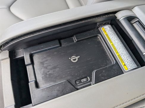 Used 2021 Toyota Highlander XLE image 19