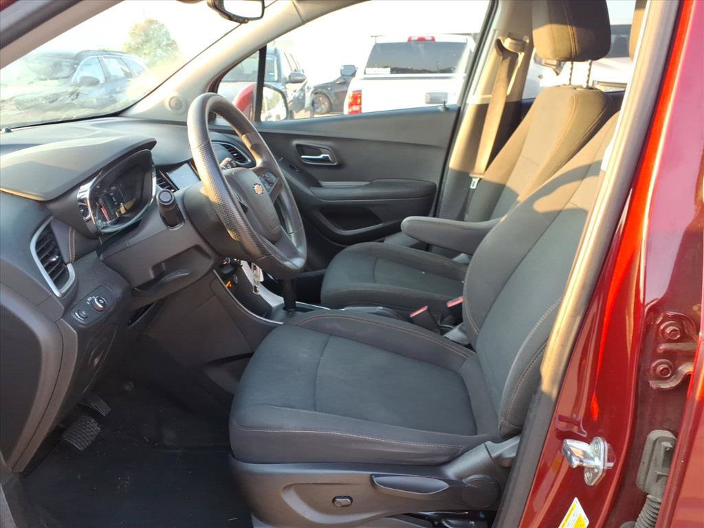 Used 2021 Chevrolet Trax LS w/ Tint and Cruise Package AWD/4WD image 19