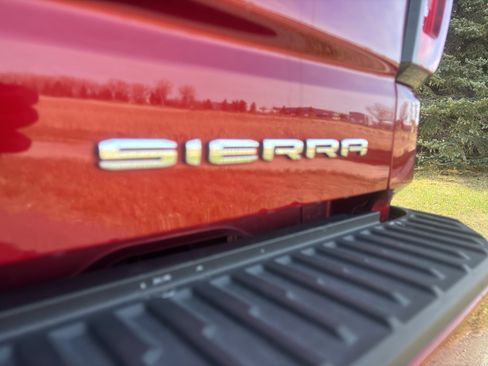 Used 2022 GMC Sierra 1500 Denali w/ Technology Package AWD/4WD image 8