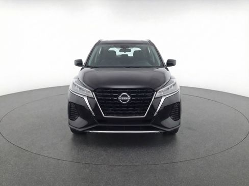 Used 2025 Nissan Kicks SV image 2