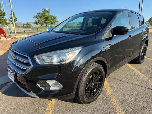 Used 2017 Ford Escape SE AWD/4WD image 1