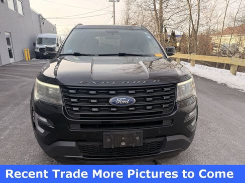 Used 2017 Ford Explorer Sport image 2