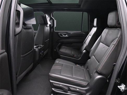 Used 2022 Chevrolet Suburban RST w/ Luxury Package image 14