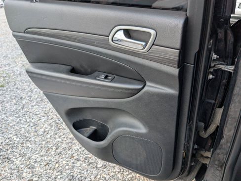 Used 2022 Jeep Grand Cherokee Laredo E RWD image 31